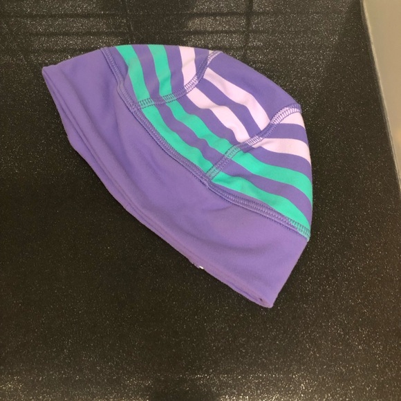 Ivivva by Lululemon reversible girl’s beanie - Picture 2 of 12